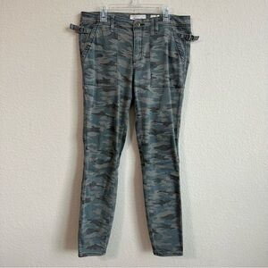 Anthropologie Hei Hei Camo Jeans Camouflage Green Skinny Side Strap Belt Details